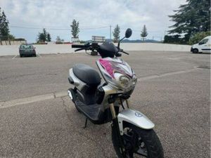 SCOOTER STUNT YAMAHA