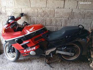 VEND MOTO TRES BONNE ETAT