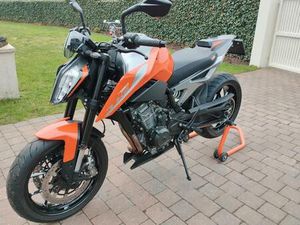 ② KTM DUKE 790