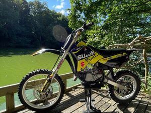MOTOCROSS SUZUKI 85 RM (2006)