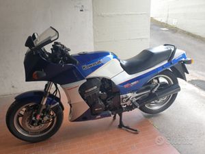 KAWASAKI GPZ 900 R