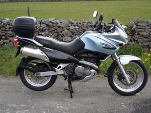 ② ZEER MOOIE SUZUKI FREEWIND 650 MET SLECHTS 6.800 KM BJ 2003