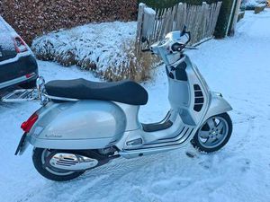 ② VESPA GTS 125 2010 : 12 000 KM