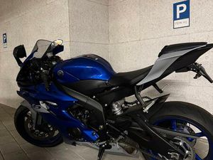 YAMAHA R6 - 10 KM - WIE NEU - AUS DER SCHWEIZ