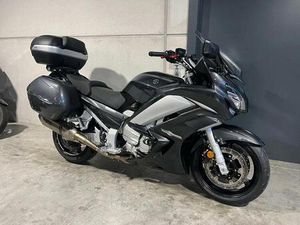 ② YAMAHA FJR1300 LEUKE TOERMOTO MET TOPCASE