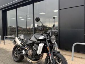 HUSQVARNA SVARTPILEN 801 2024 801 CM3 | MOTO ROADSTER | 2 990 KM | NOIR | 01500 AMBUTRIX