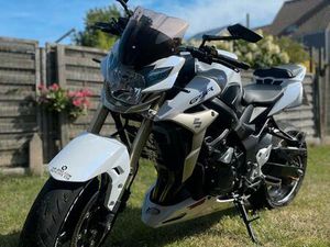 ② SUZUKI GSR750
