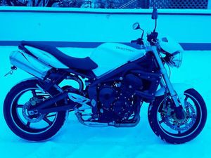 TRIUMPH STREET TRIPLE 675 BESTZUSTAND EXTRAS