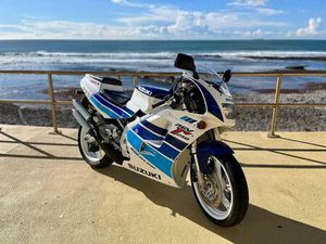 SUZUKI RGV VJ22 CARCAVELOS E PAREDE