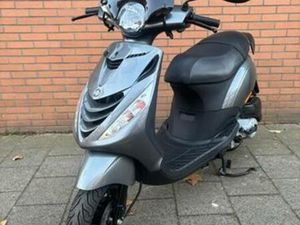 PIAGGIO ZIP SP VERSIE IN PERFECTE STAAT. — SCOOTERS | PIAGGIO — MARKTPLAATS