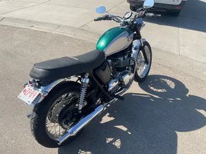TRIUMPH BONNEVILLE T100