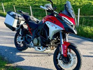 MULTISTRADA V4 RALLY TRAVEL ADVENTURE