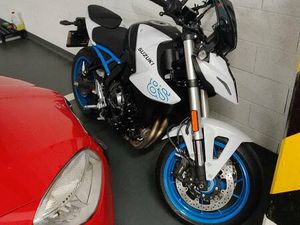 SUZUKI GSX-8S