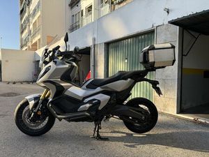 MOTA HONDA X ADV 750 CC DE 2021 CARCAVELOS E PAREDE