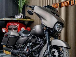 HARLEY-DAVIDSON STREETGLIDE 107 GREY MATT