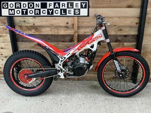 2014 BETA EVO 125 FACTORY 2 STROKE TRIALS BIKE. ROAD REGISTERED TRIALS BIKE.