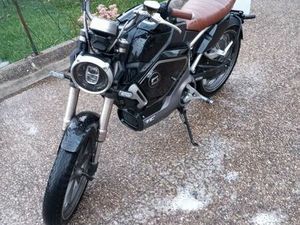 MOTO ELÉTRICA SUPER SOCO TC AMARES E FIGUEIREDO