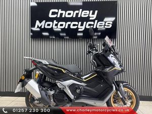 2025 KEEWAY XDV125 ADV SCOOTER 3640 MILES, MATT BLACK