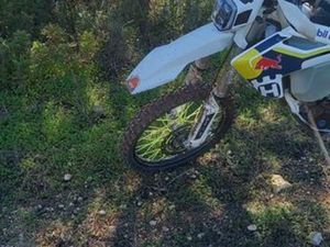HUSQVARNA 250 VENDO/TROCO ALBUFEIRA E OLHOS DE ÁGUA