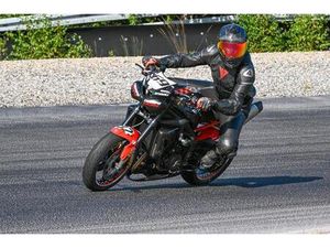 TRIUMPH STREET TRIPLE 675 R RACE RENNSTRECKE