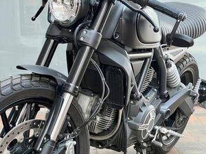 DUCATI SCRAMBLER 2016 CAFÉ RACER STYLE SCHWARZ 7.000KM