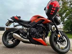 TRIUMPH STREET TRIPLE R
