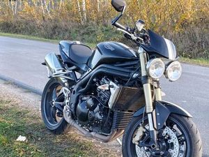 TRIUMPH SPEED TRIPLE 1050 STASIÓWKA