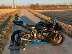 SUZUKI GSX-R 600 PRONTO PISTA