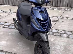 ICH SUCHE PIAGGIO ZIP 2 AM BESTEN MIT PAPIERE