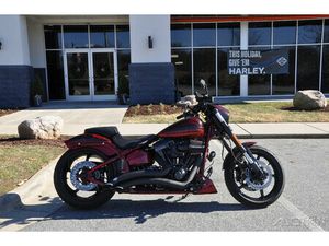 2017 CVO® PRO STREET BREAKOUT®