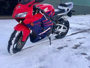 HONDA CBR 600 RR, WENIG KM, SEHR GEPFLEGT, SOFORT VERFÜGBAR