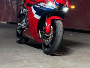 HONDA CBR 600RR PC69 / SERVICE NEU !!!