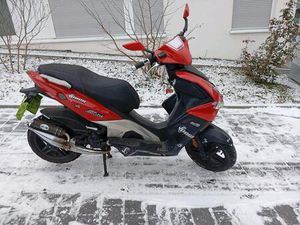 ROLLER/MOPED 50 CCM BEELINE PISTA