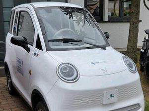 E MOTORROLLER CARGO RUNNER