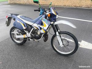 125 ETX APRILIA PREMIÈRE MAIN