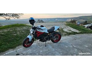 DUCATI MONSTER 821