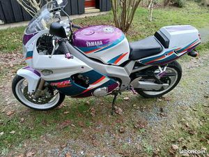 YAMAHA 600 FZR