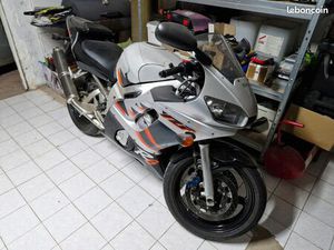 YAMAHA R6 1999/CARBUS