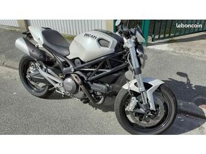 DUCATI MONSTER 696