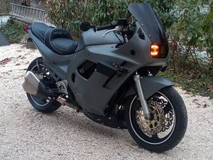 SUZUKI GSXF UNIQUE NÉO RÉTRO