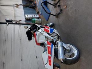 ② YAMAHA FZR 1000 3GM