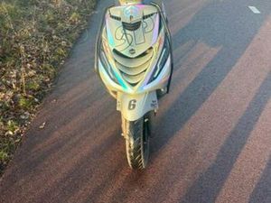 PIAGGIO ZIP 50CC GEEL KENTEKEN — SCOOTERS | PIAGGIO — MARKTPLAATS