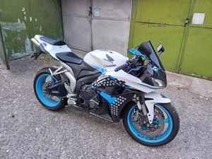 HONDA CBR 600RR →