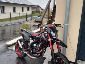 50 CC SM TROPHY EURO 4– TRÈS BON ÉTAT –1ER MAIN- ANNÉE 2023