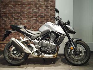 HONDA CB 750 HORNET MOD:2025 DEMOBIKE