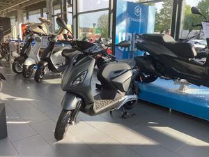 PIAGGIO 1+ GRAU FOREVER NEU SOFORT VERFÜGBAR !