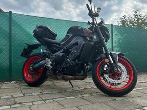 YAMAHA MT-09