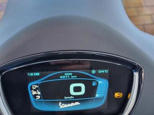 VERKAUFE ROLLER VESPA PRIMAVERA 125S 3V IGET E5