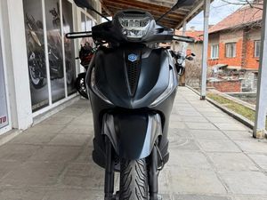 PIAGGIO BEVERLY 300 HPE →