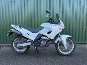 APRILIA PEGASO 650 WHITE 2003 NEW MOT PX TO CLEAR ONLY SHOWING 5200 MILES